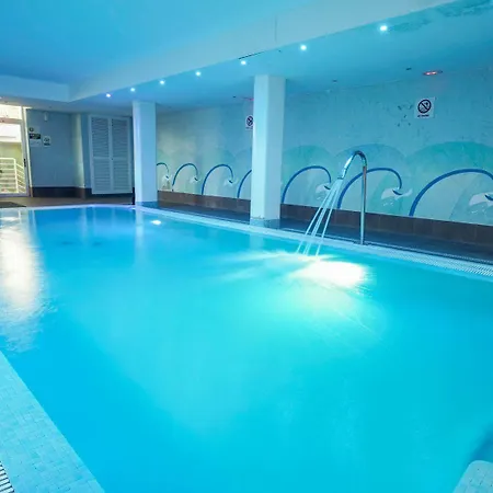 Houm Nets - Adults Only 2*